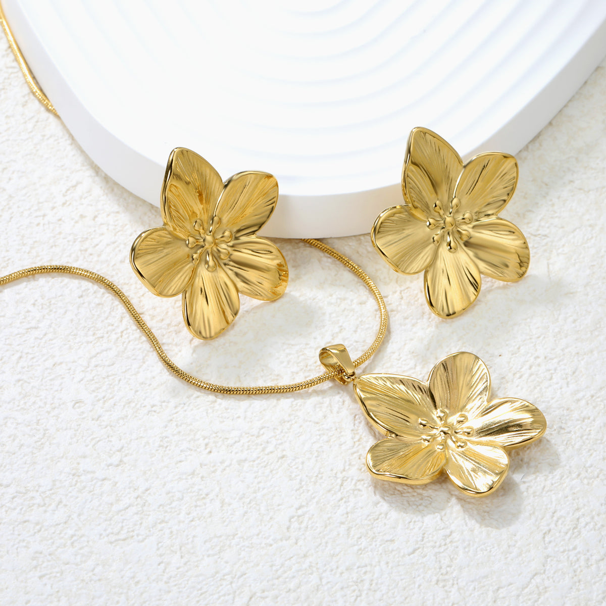 The Elara Jewelry Set
