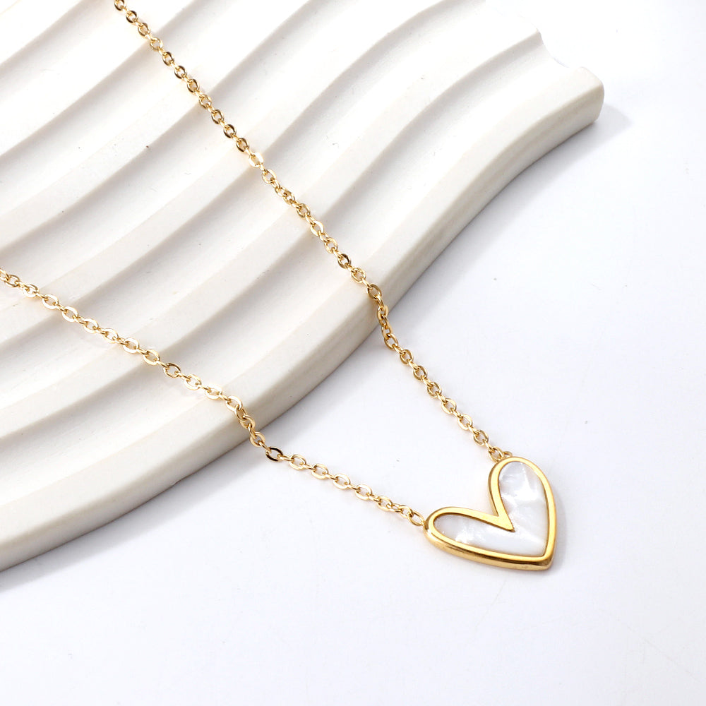 The Amora Necklace
